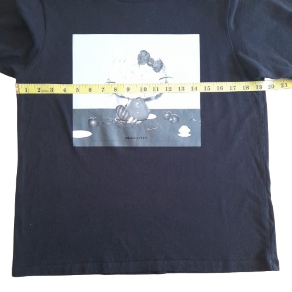 Hello Kitty Uniqlo UT Yuni Yoshida T-Market T-Shirt Medium Black - Picture 2 of 11